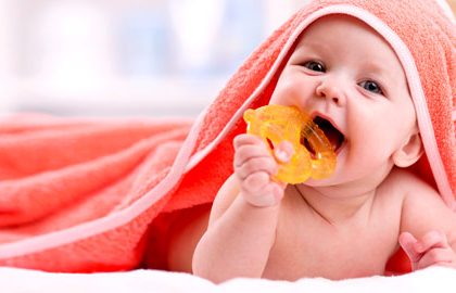 Saúde bucal do bebê: Como cuidar dos primeiros dentes
