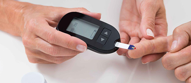 Eu tenho Diabetes. Preciso monitorar diariamente a minha glicemia? - por: Dra. Fernanda Braga