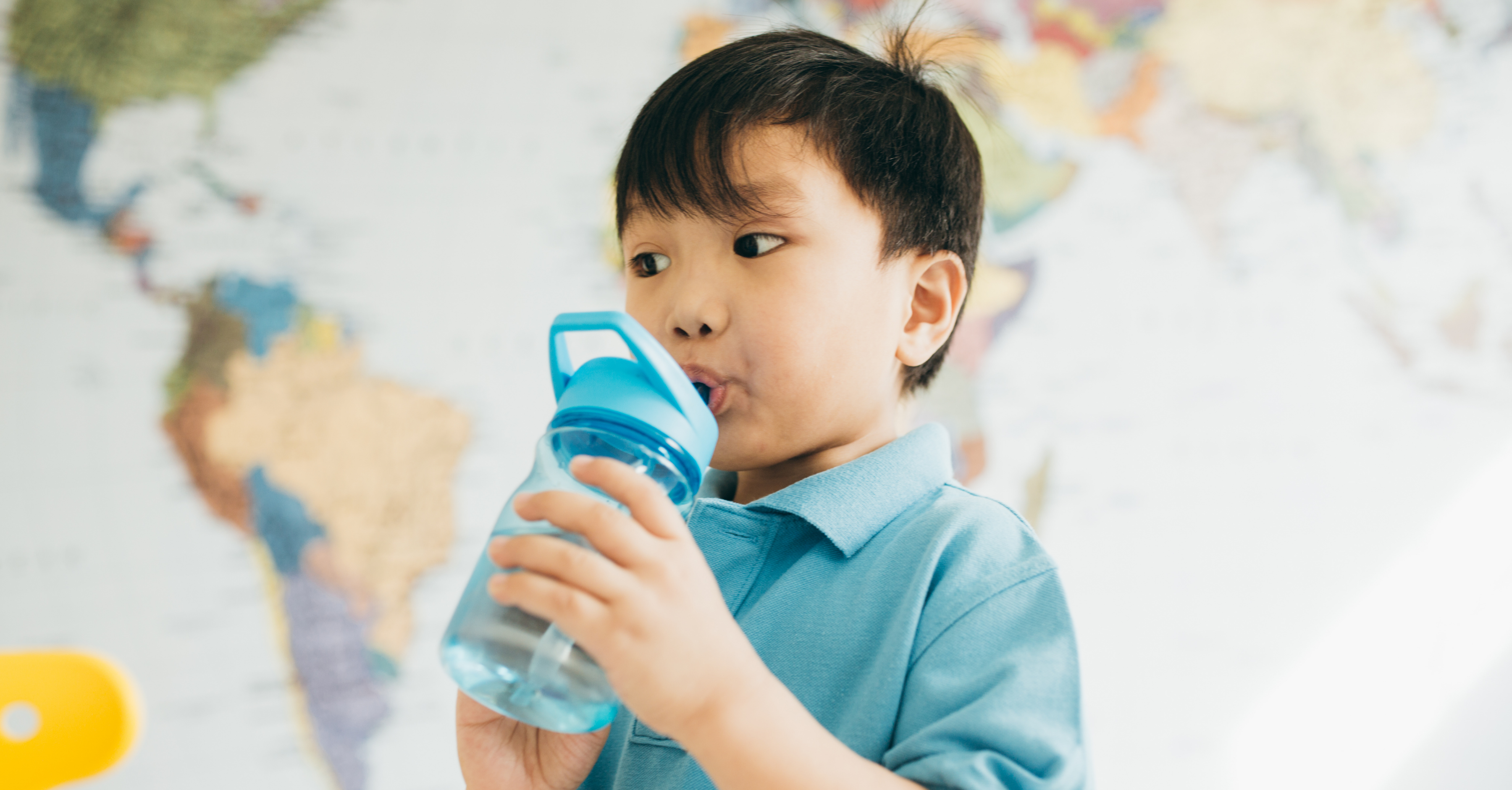 Quanto de água meu filho precisa beber diariamente? - por: Dra. Nayara Figueira